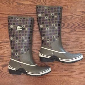 Adorable Sorel Rain Boots.